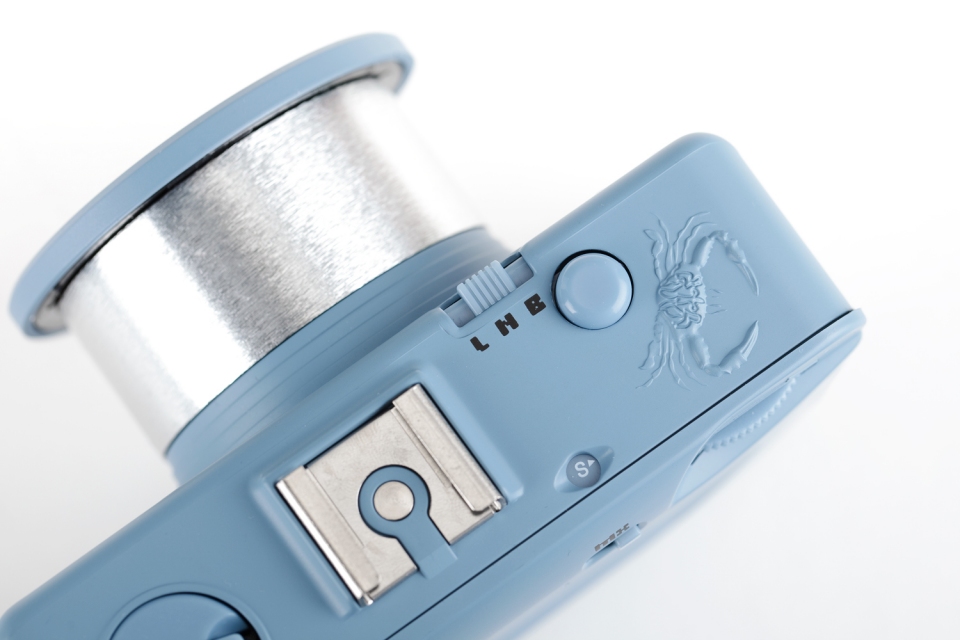 Die Oberseite und der Hot Shoe der Fisheye No. 2 Faded Denim