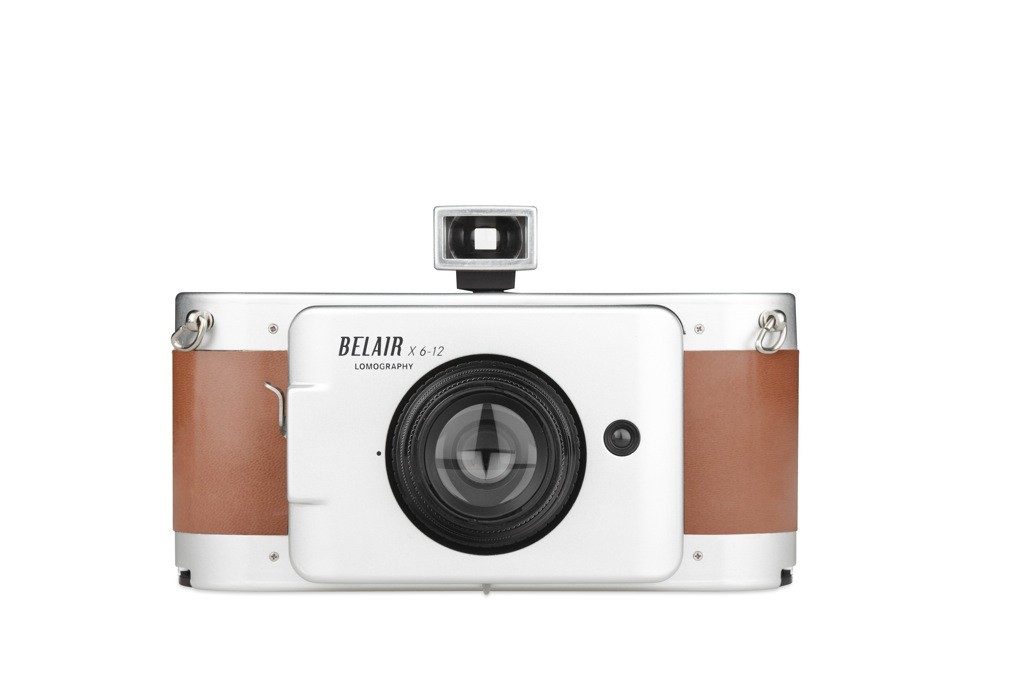 Die Vorderseite der Belair X 6-12 Jetsetter von Lomography