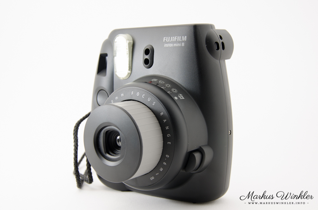 Die Instax Mini 8 von der Seite