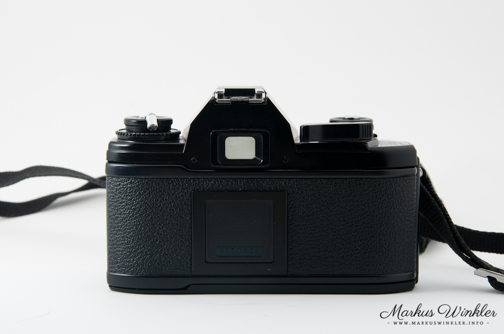 Nikon EM - Back