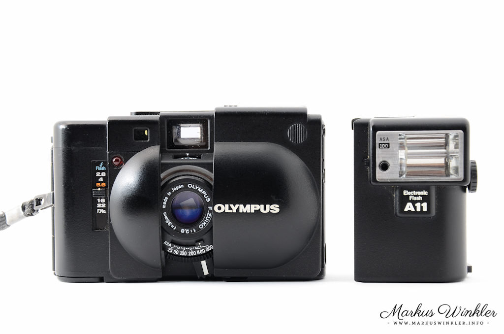 Olympus XA mit Blitz