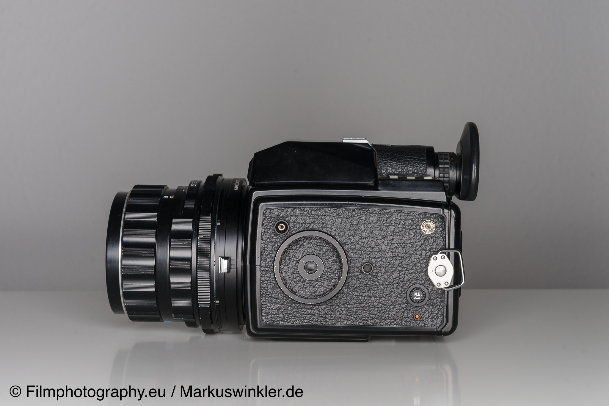 Pentax 645 - Side 01