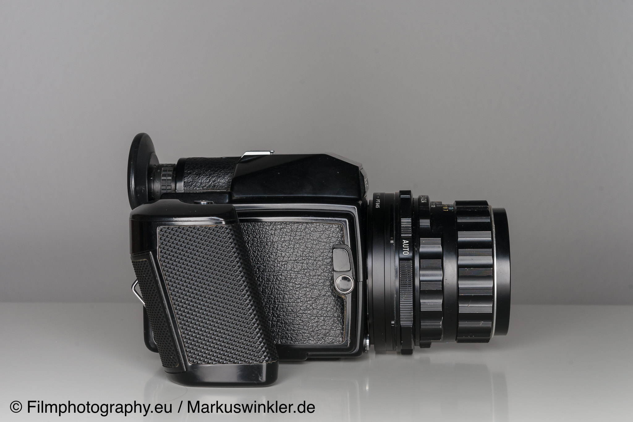 Pentax 645 - Side 02