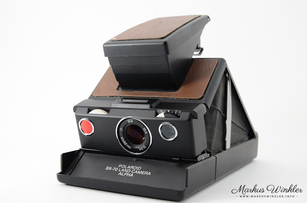 polaroid-sx-70-alpha-front