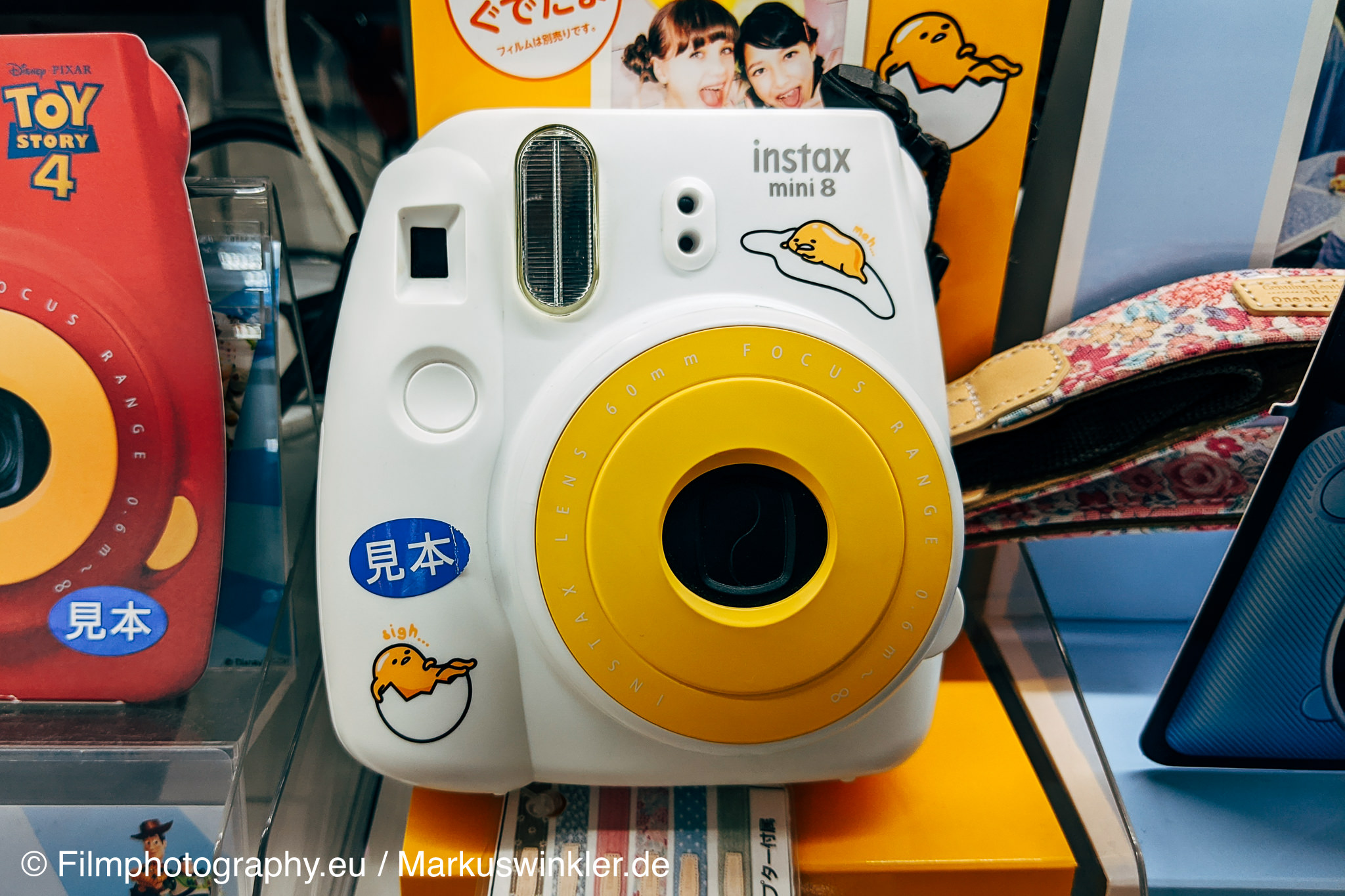 fujifilm-instax-mini-8-Gudetama-edition-sofortbildkamera