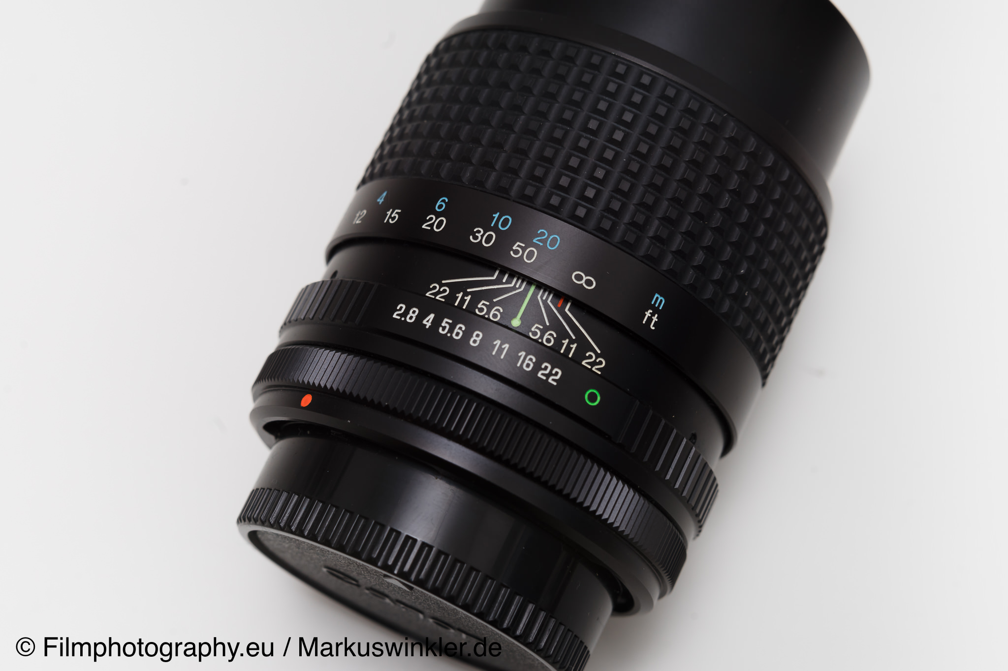 tokina-rmc-135mm-f28-fokus-objektiv-analog