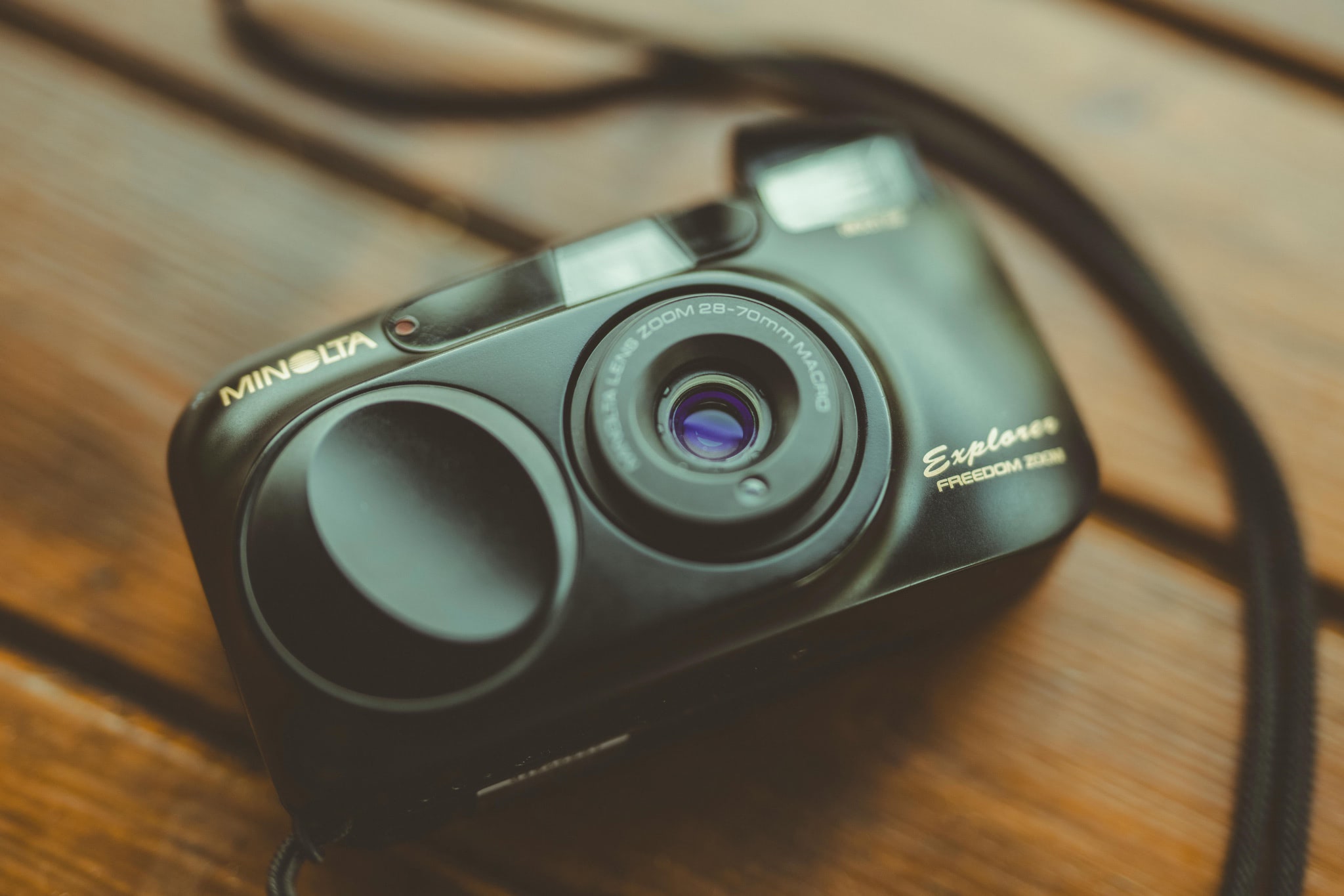 minolta-explorer-freedom-zoom-35mm-camera-japan