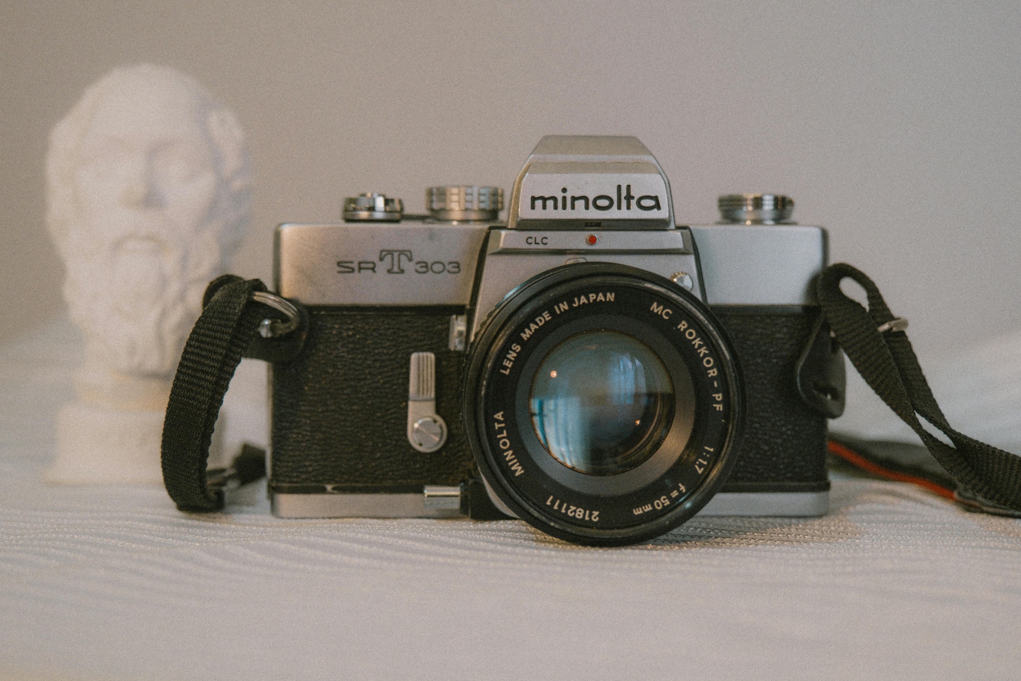 minolta-sr-t-303-35mm-slr-camera