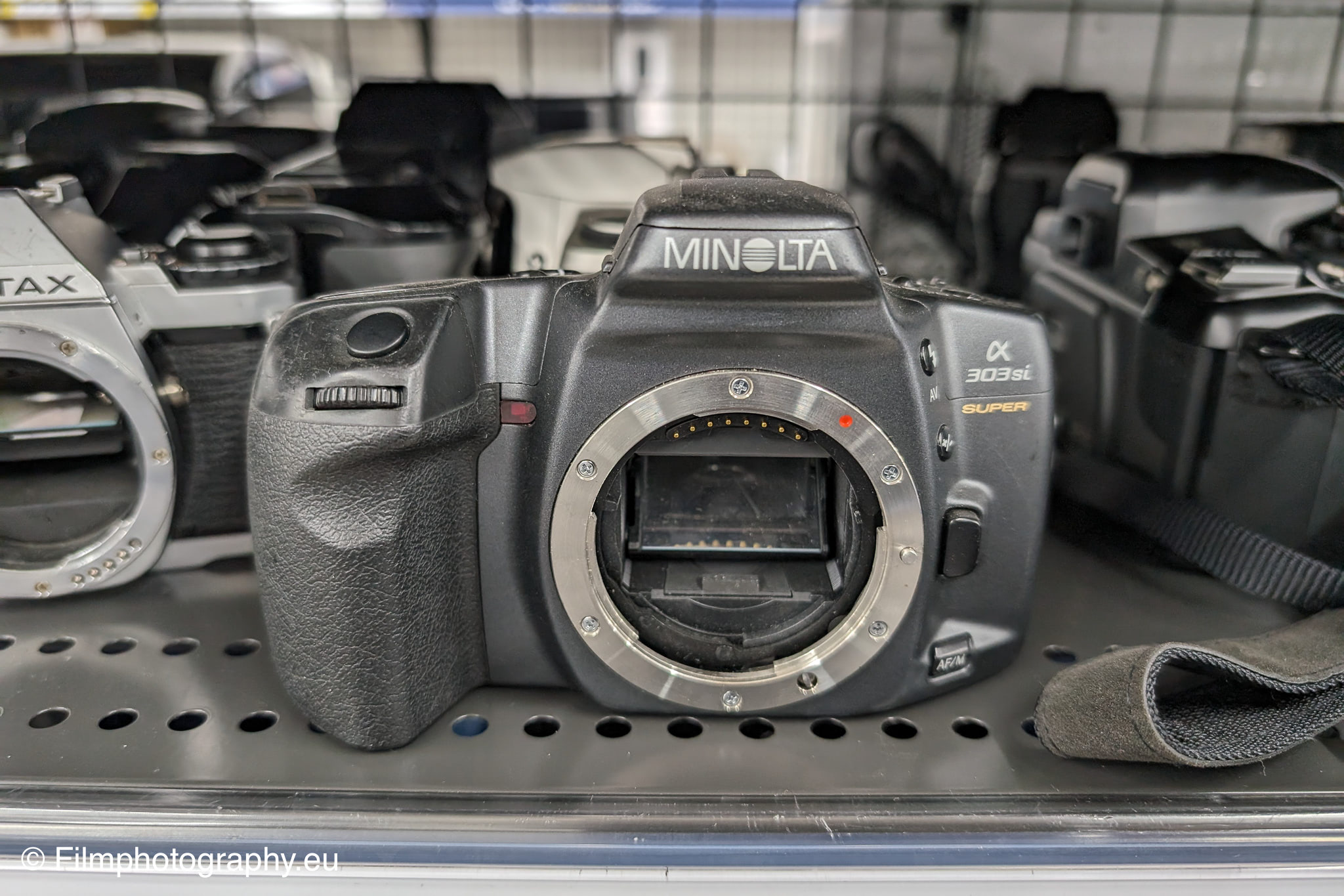 minolta-alpha-303si-super-35mm-slr-camera