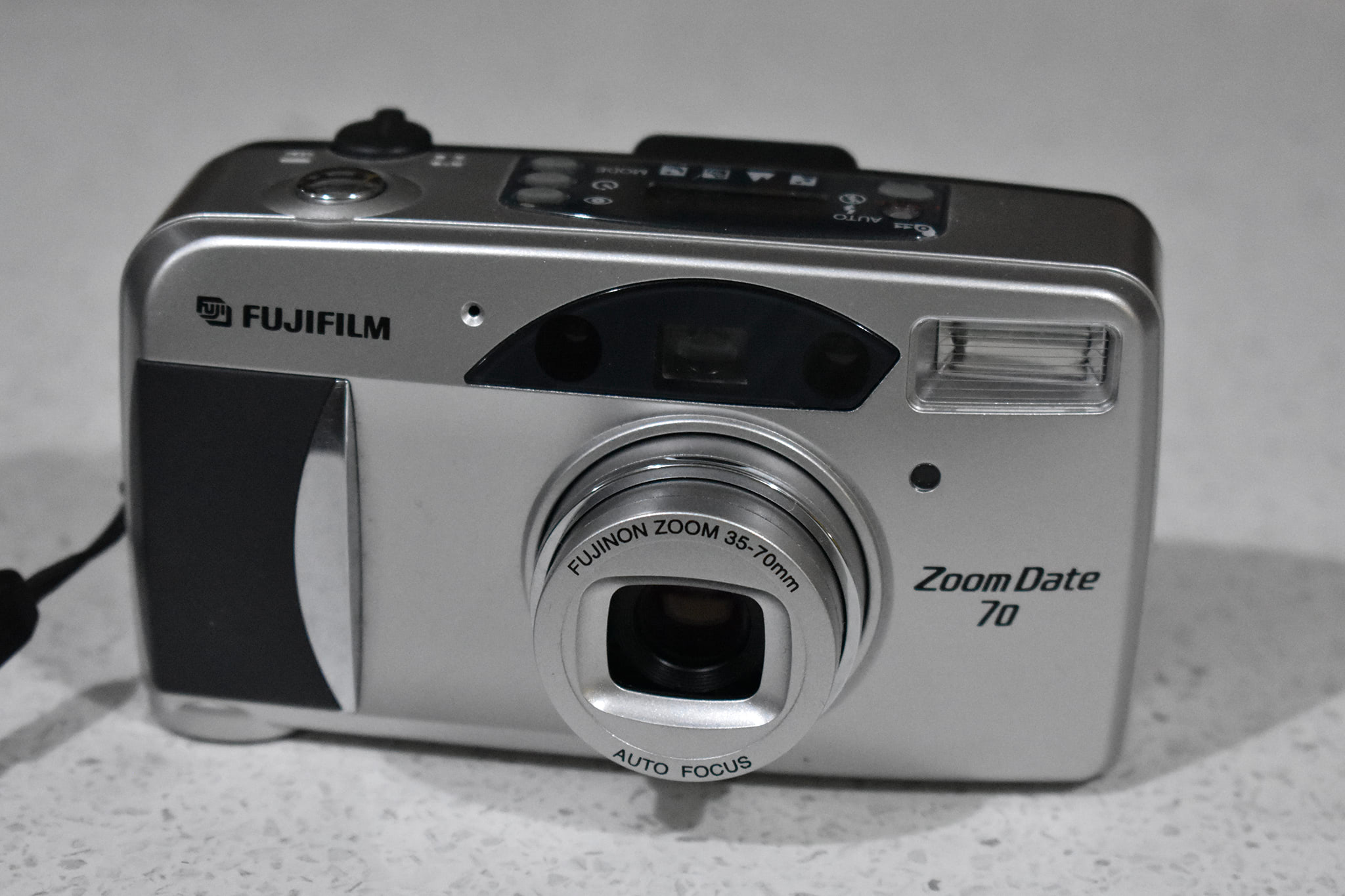 fujifilm-zoom-date-70-35mm-camera
