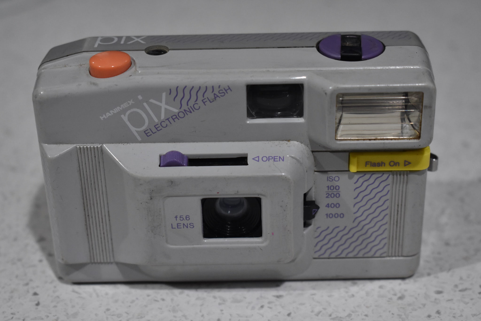Hanimex-Pix-35mm-snapshot-camera