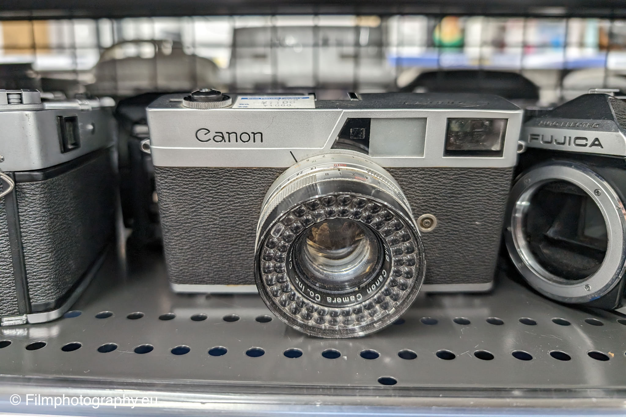 canon-canonet-35mm-camera-guide-1