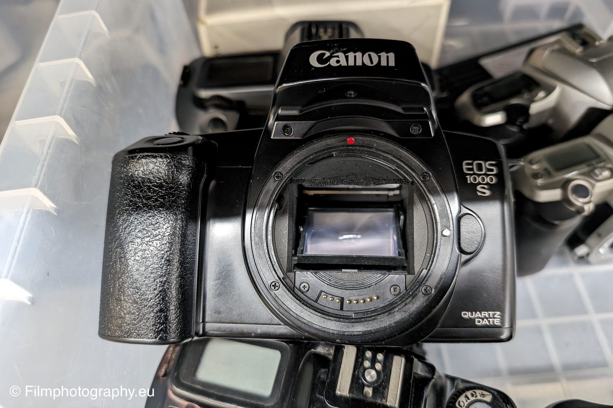 canon-eos-1000s-quartz-date-japan-model