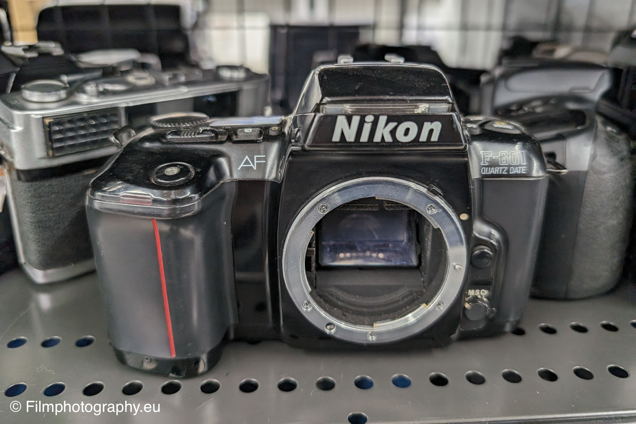 nikon-f-601-quartz-date-35mm-slr