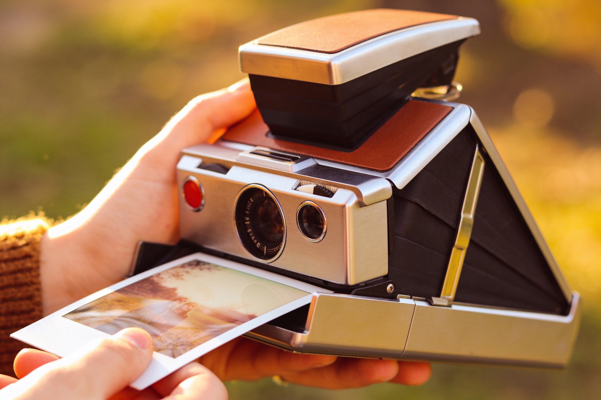 polaroid-sx-70-outdoor-camera-photography