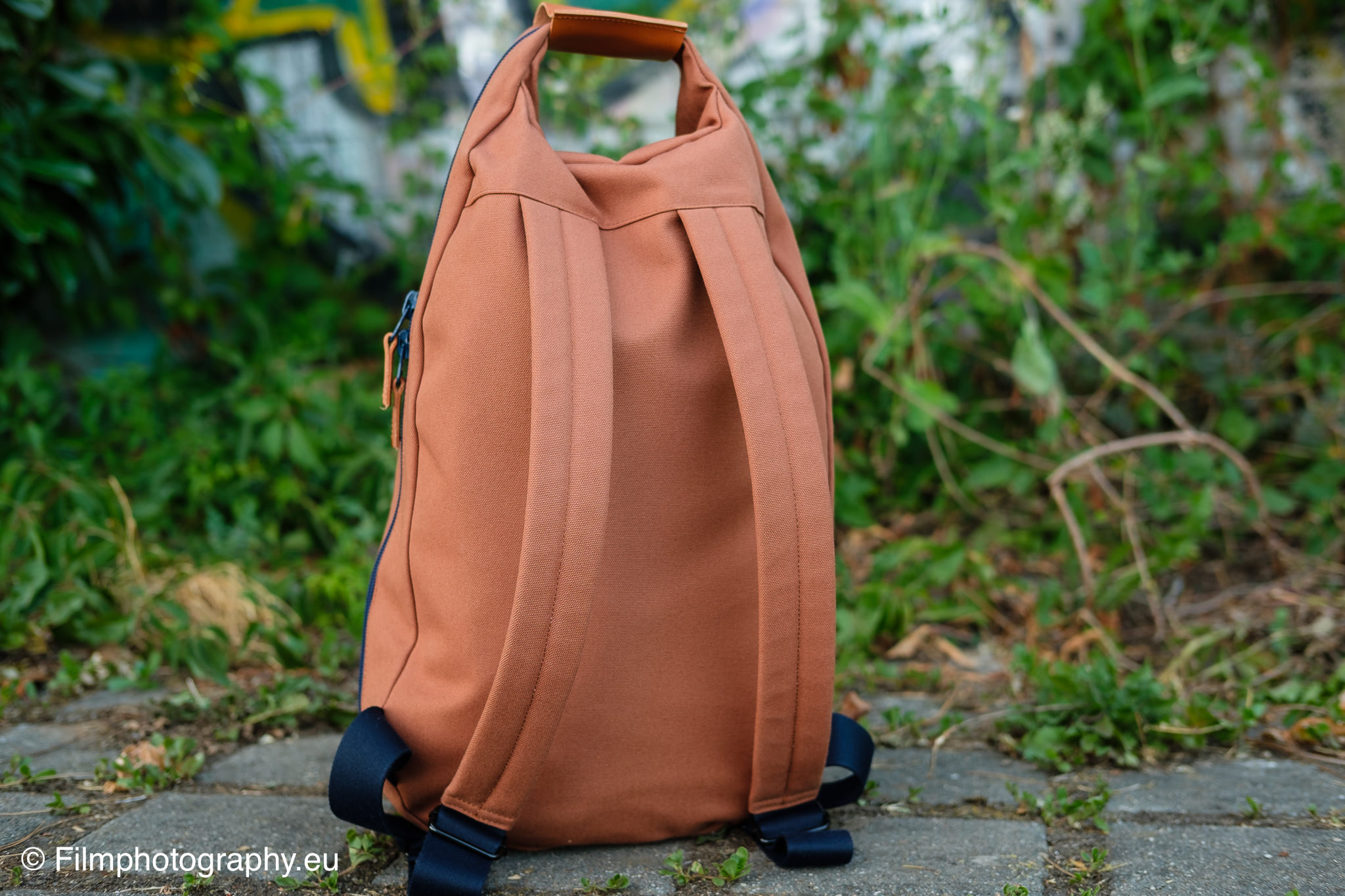vous-pouvez-dormir-dans-la-grange-backpack-back