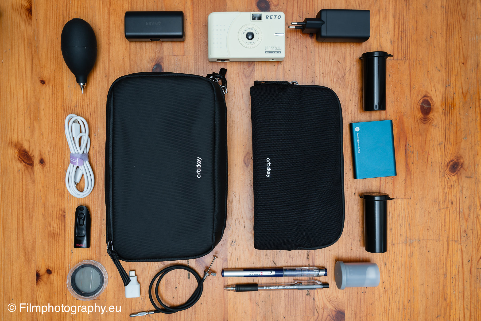 orbitkey-2-in-1-tech-accessory-pouch-review-16