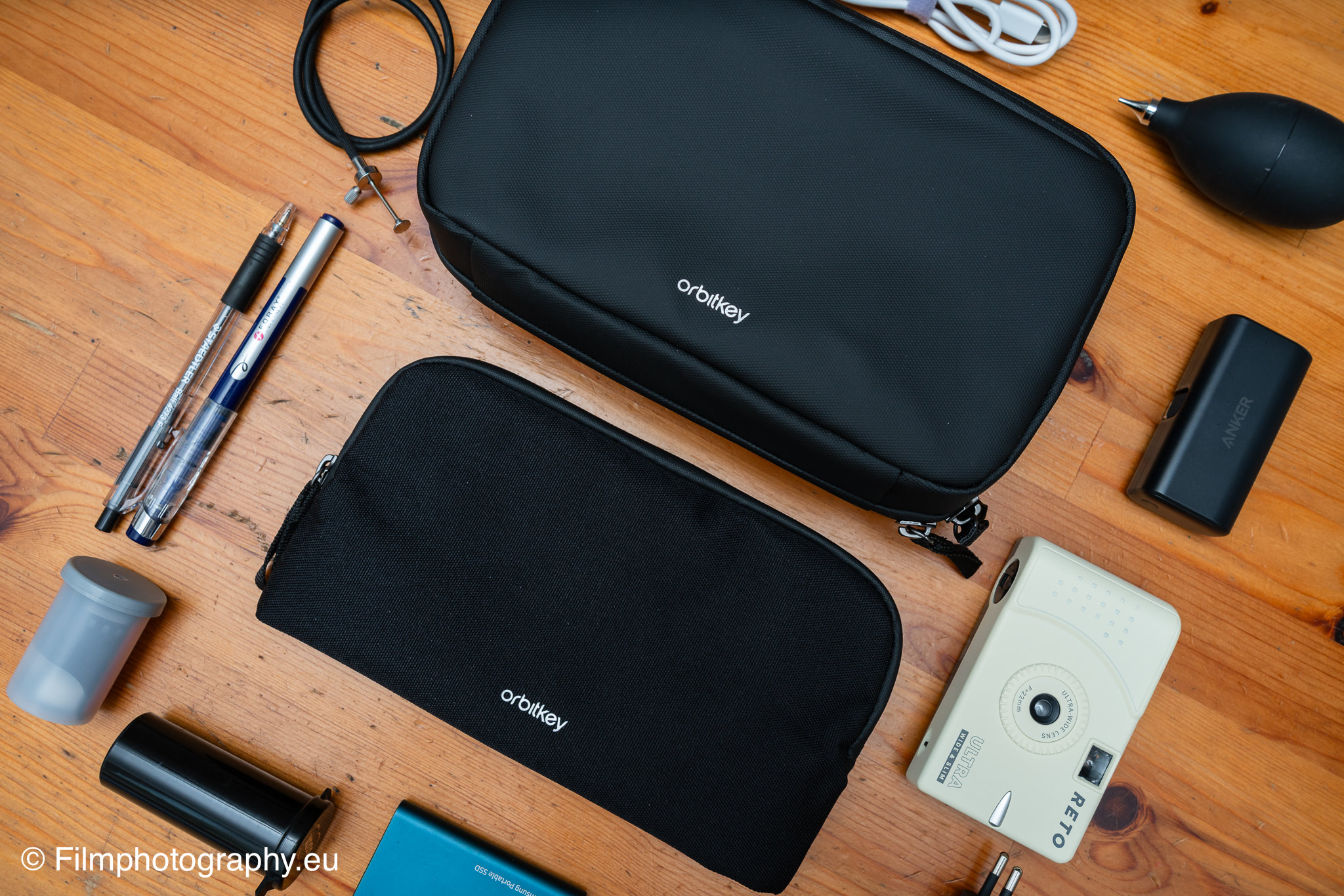 orbitkey-2-in-1-tech-accessory-pouch-review-17