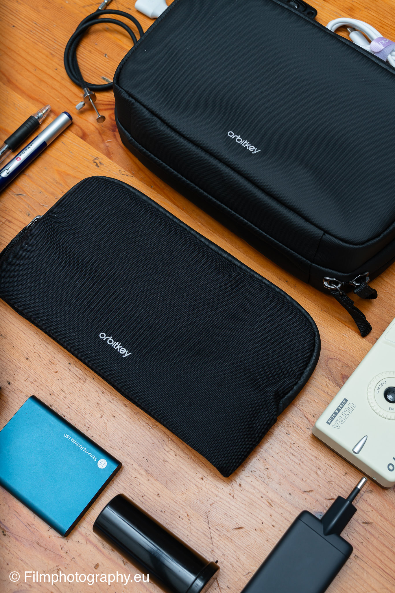 orbitkey-2-in-1-tech-accessory-pouch-review-19