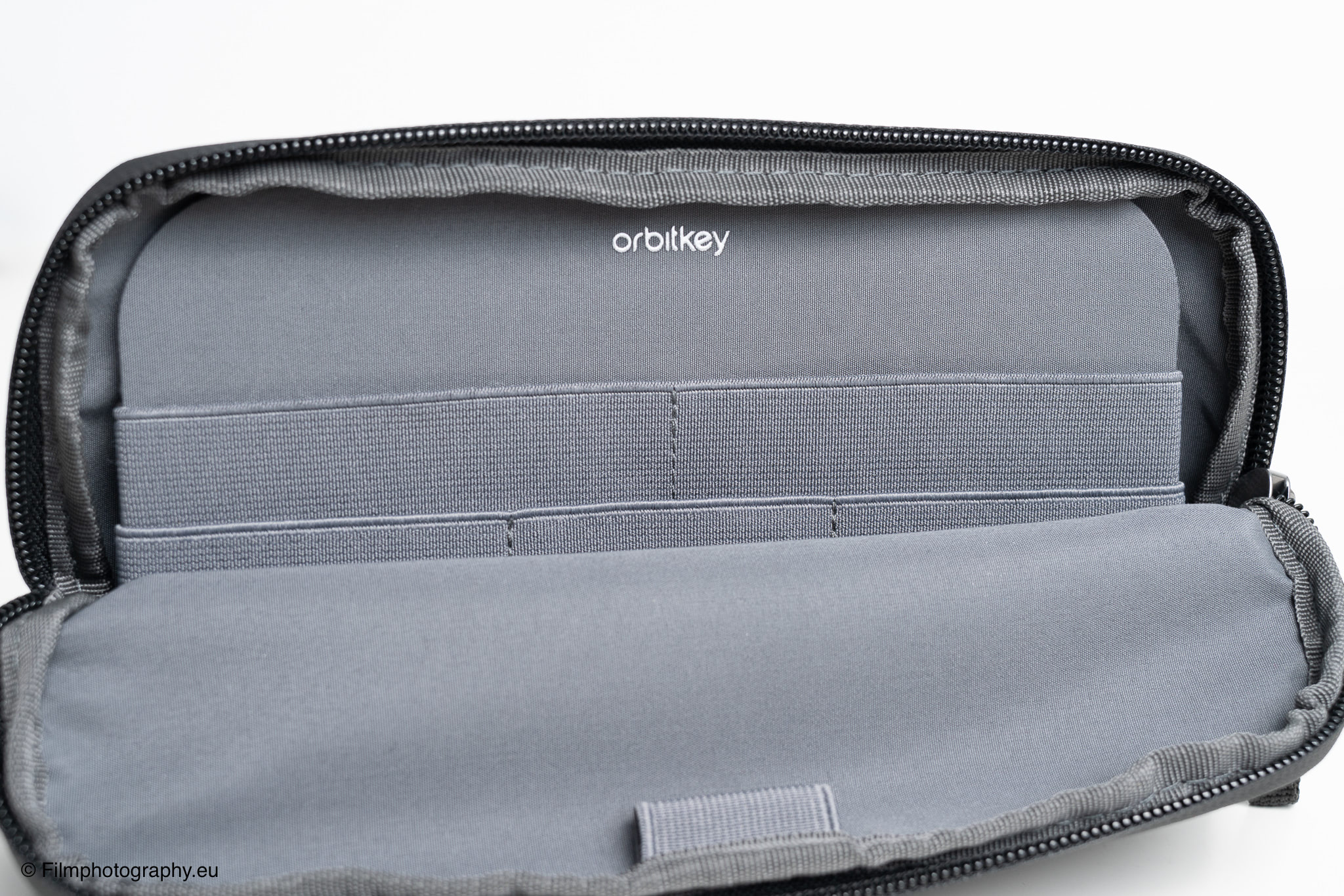 orbitkey-2-in-1-tech-accessory-pouch-review-21