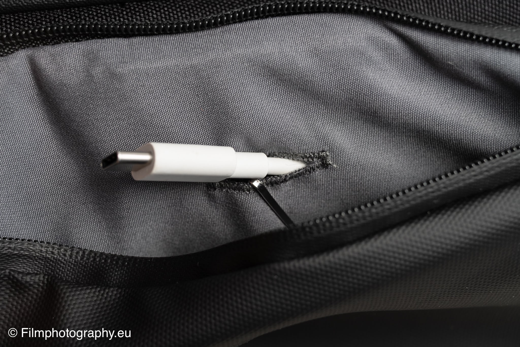 orbitkey-2-in-1-tech-accessory-pouch-review-3