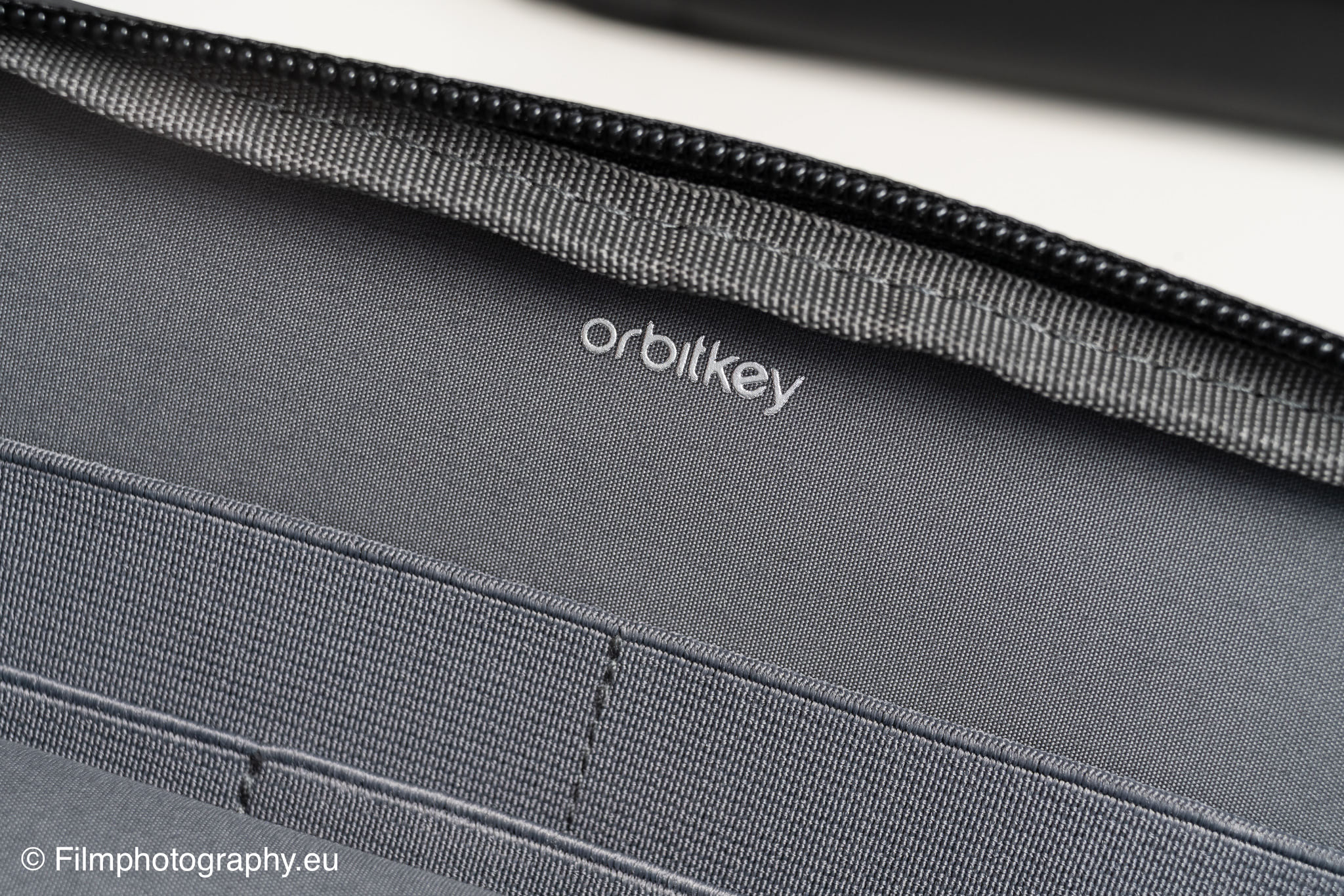 orbitkey-2-in-1-tech-accessory-pouch-review-7