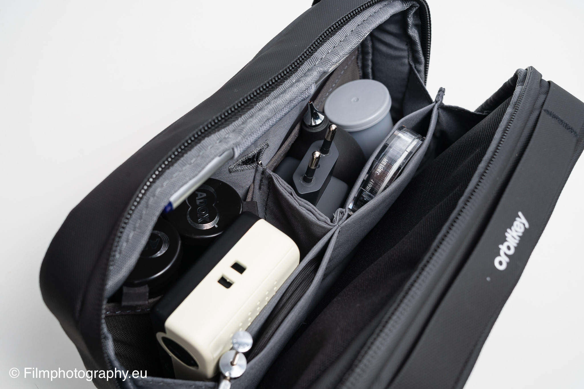 orbitkey-2-in-1-tech-accessory-pouch-review-camera