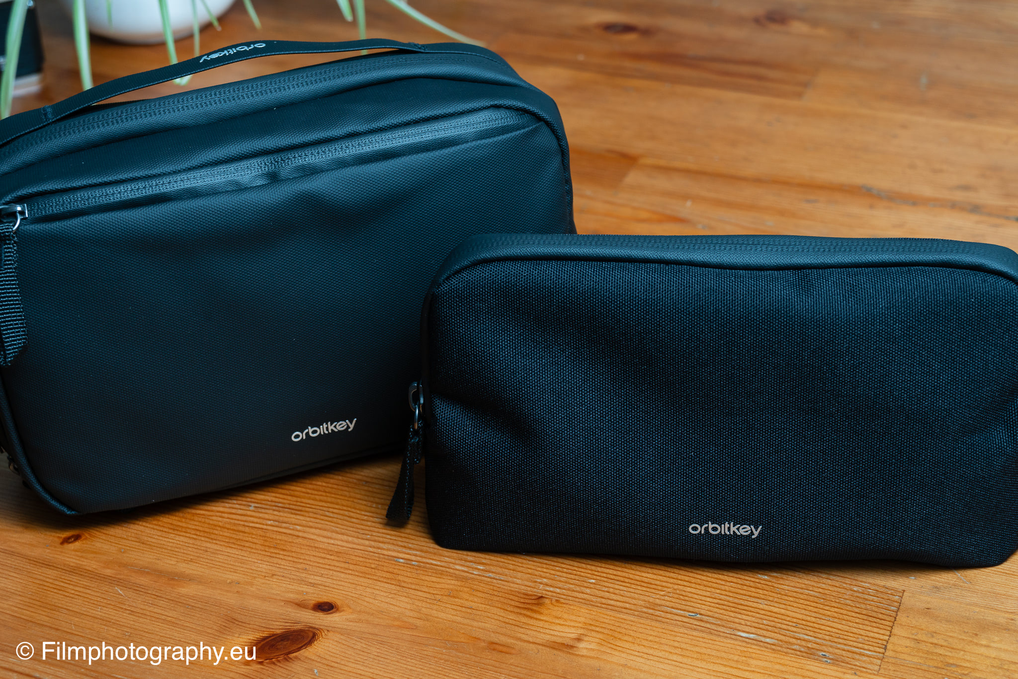 orbitkey-2-in-1-tech-accessory-pouch-review-guide