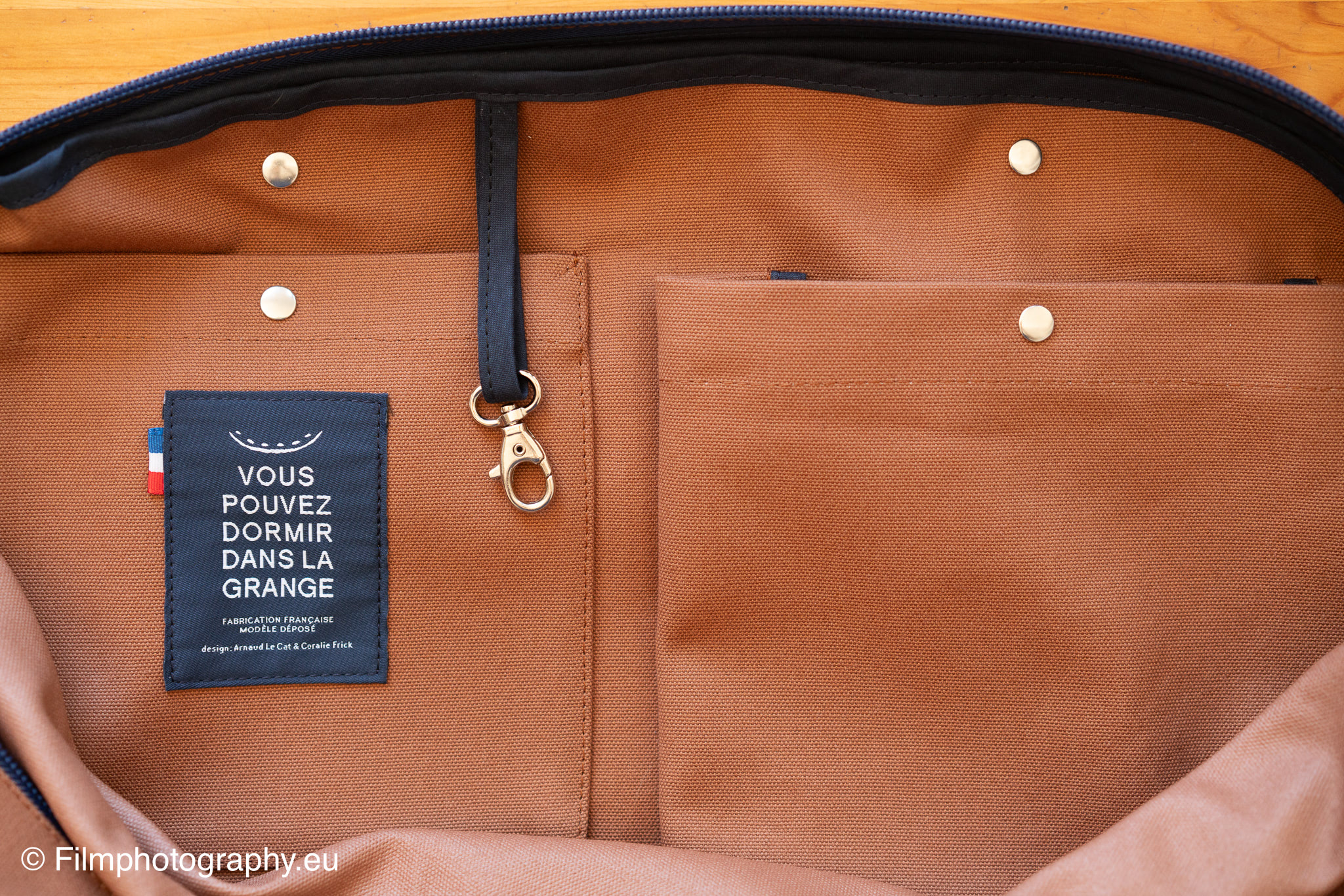 vous-pouvez-dormir-dans-la-grange-backpack-compartments