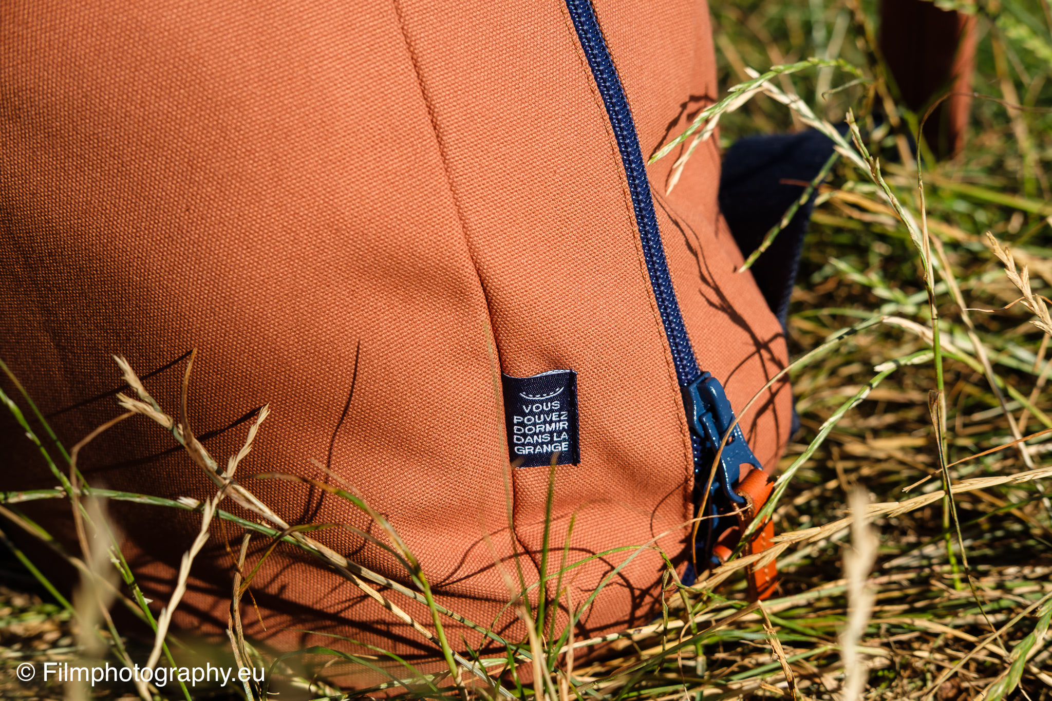 vous-pouvez-dormir-dans-la-grange-backpack-honest-review
