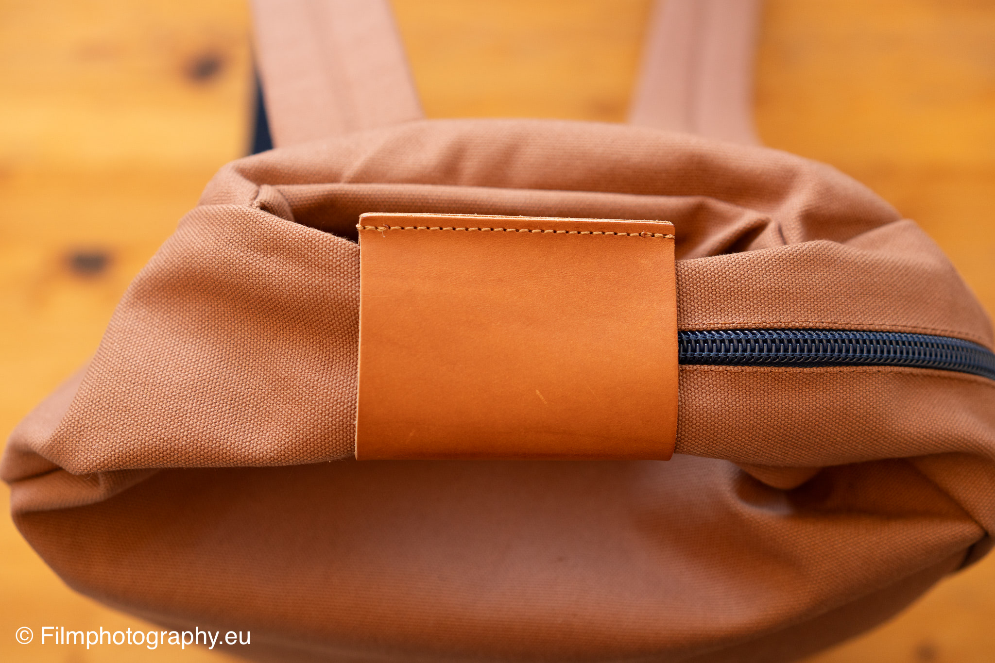 vous-pouvez-dormir-dans-la-grange-backpack-leather-handle