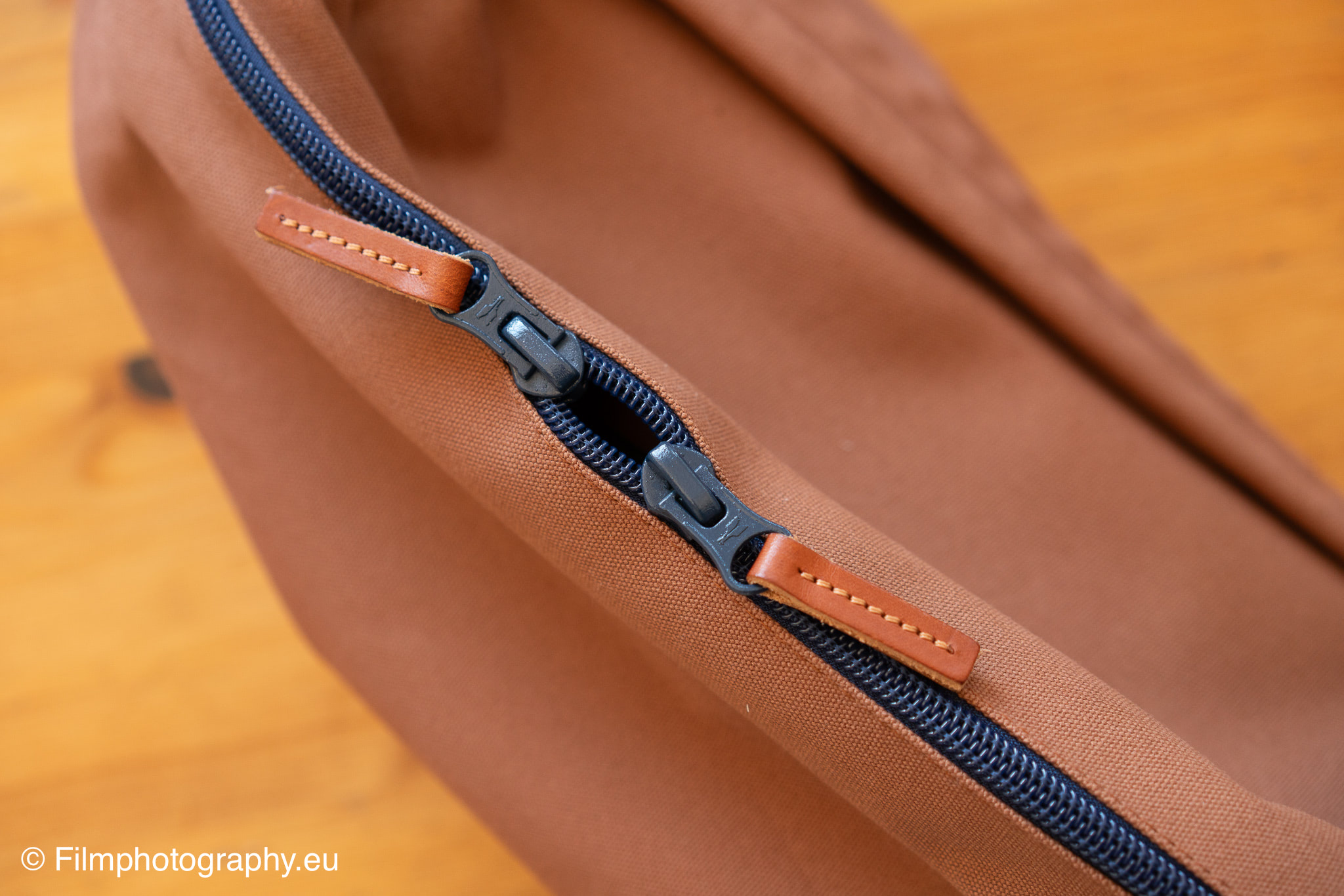 vous-pouvez-dormir-dans-la-grange-backpack-side-opening