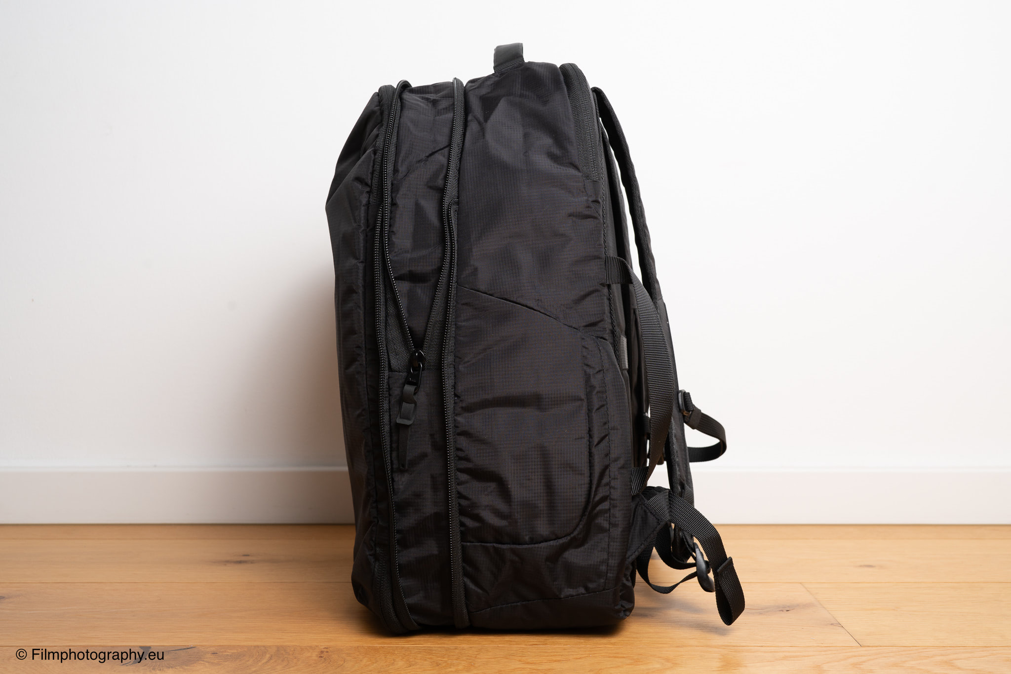 almond-oak-expandable-travel-backpack-review-9