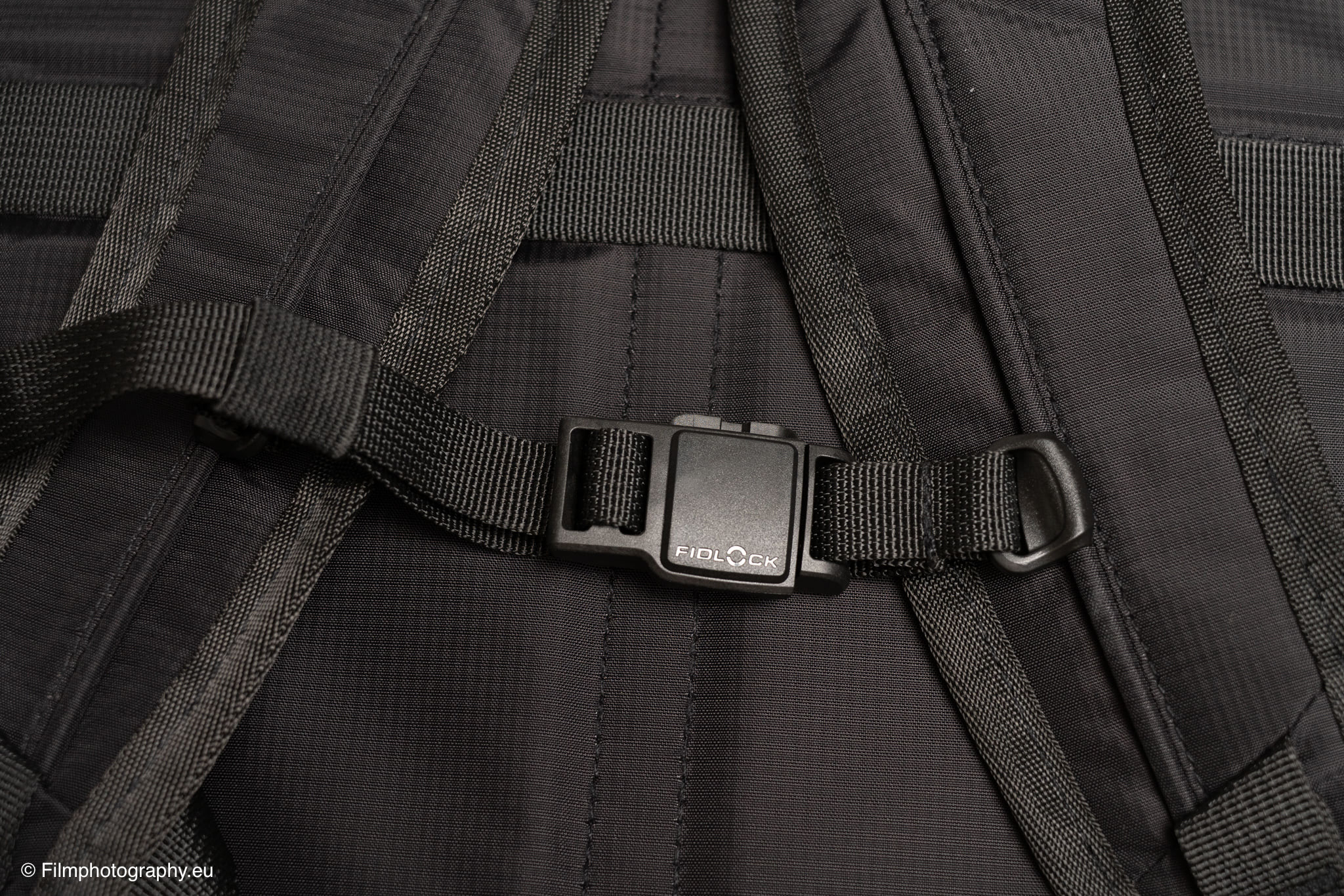 almond-oak-expandable-travel-backpack-review-chest-strap