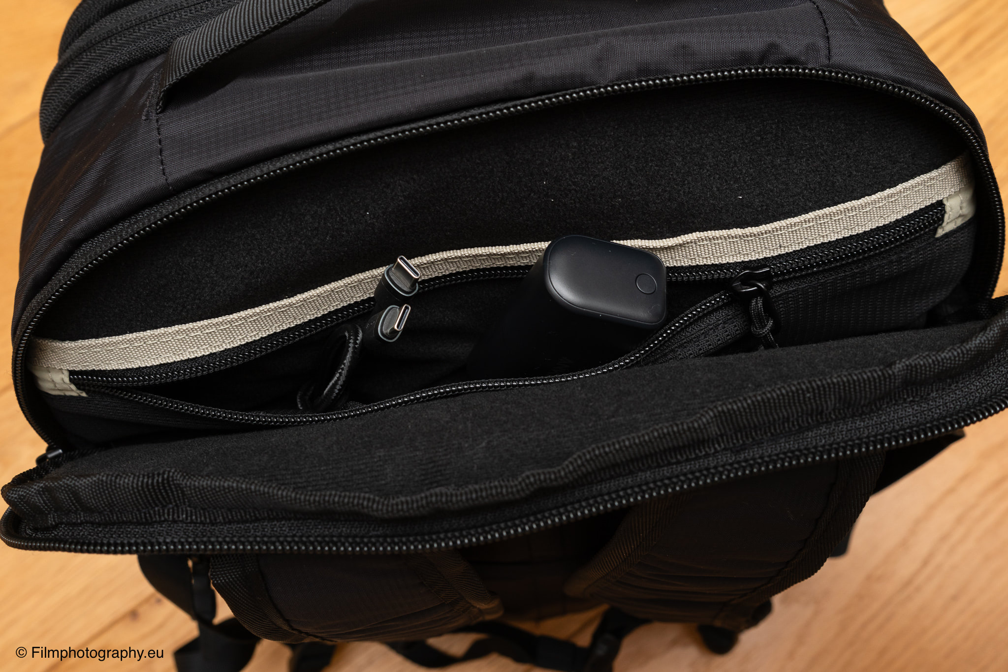 almond-oak-expandable-travel-backpack-review-laptop-3