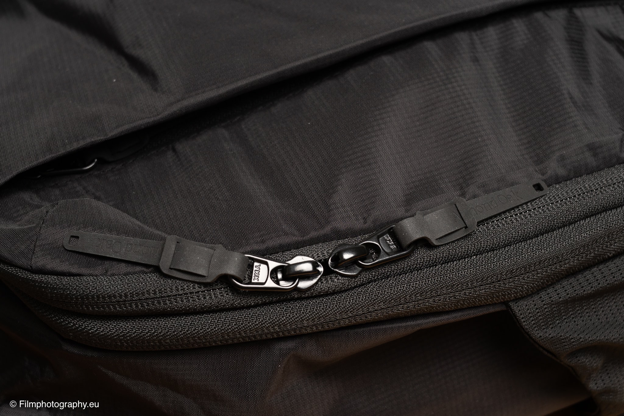 almond-oak-expandable-travel-backpack-review-zipper-1