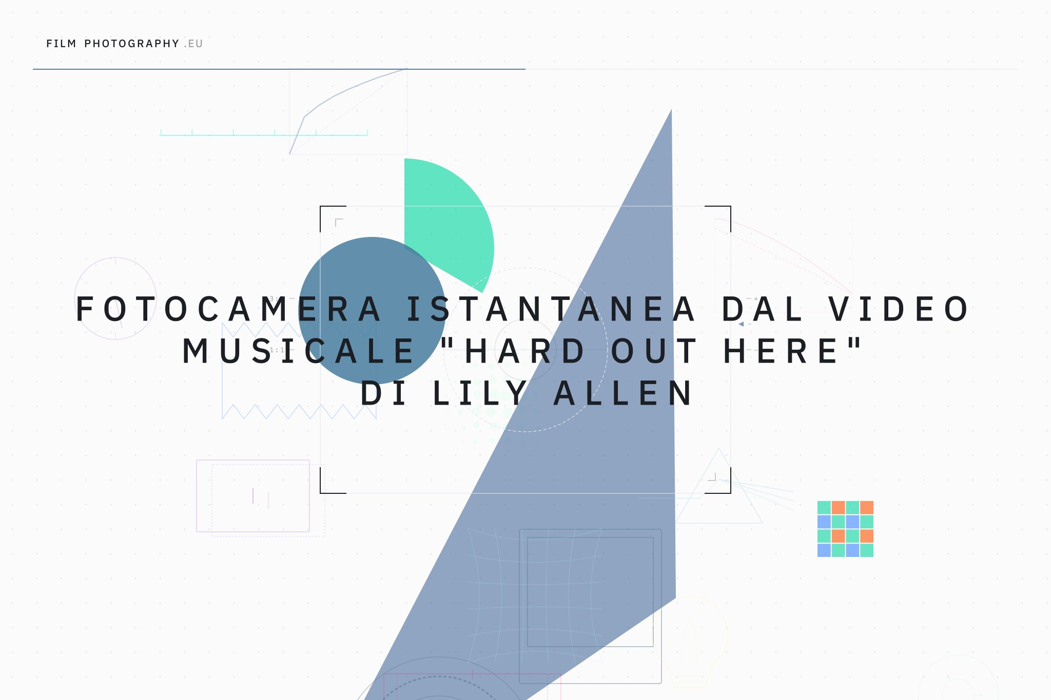 Fotocamera istantanea dal video musicale "Hard Out Here" di Lily Allen
