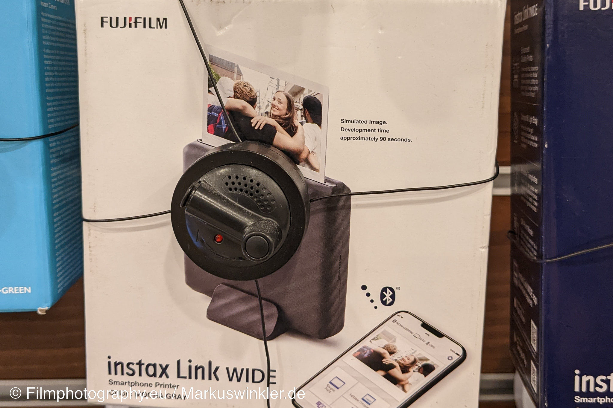 fujifilm-instax-link-wide-smartphone-printer