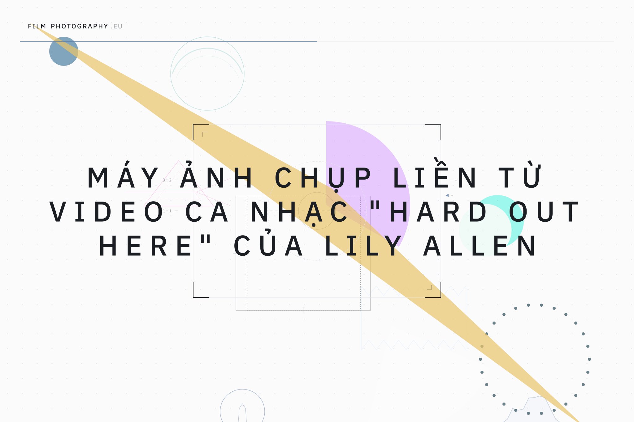 Máy ảnh chụp liền từ video ca nhạc "Hard Out Here" của Lily Allen