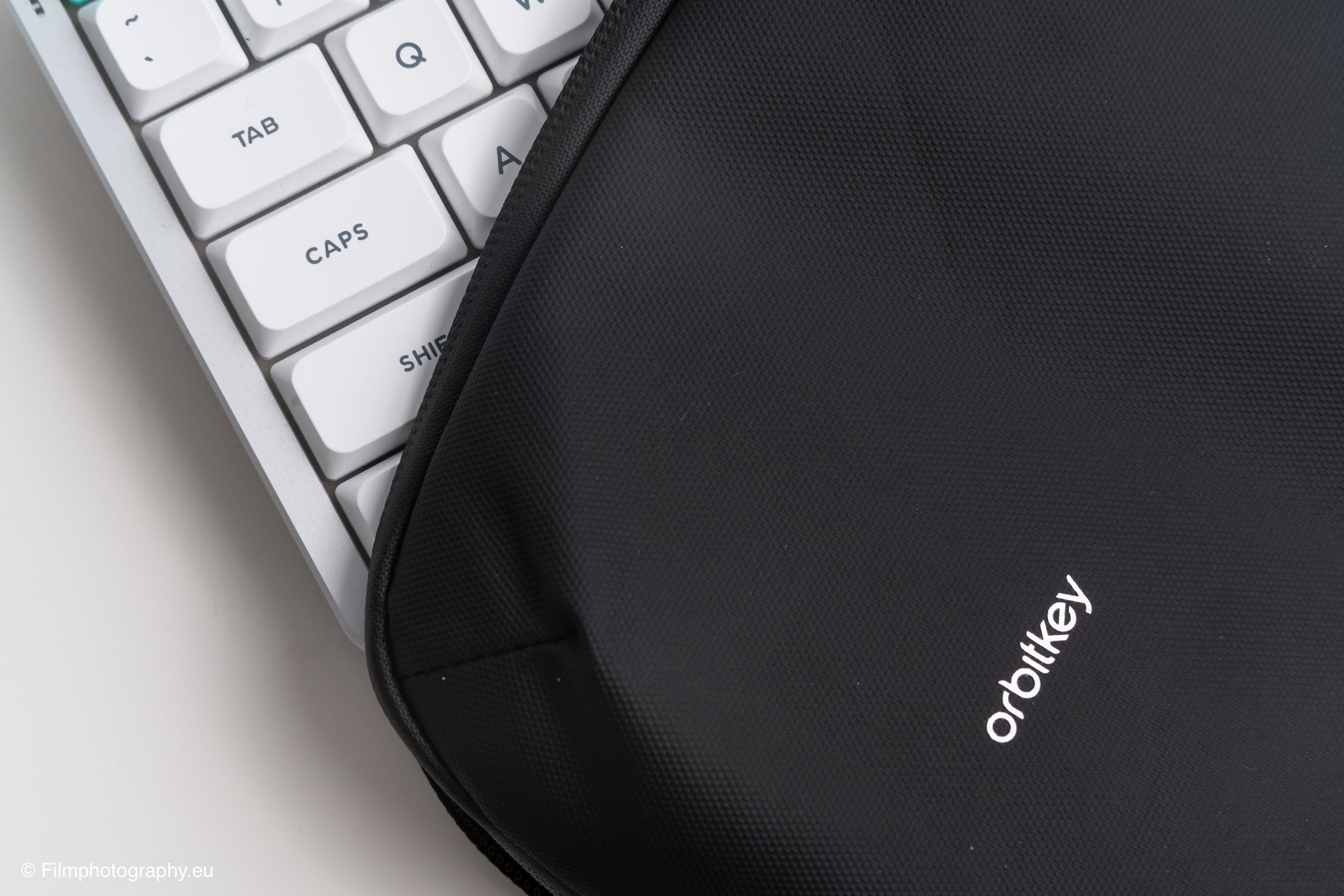 orbitkey-essentials-keyboard-pouch-review-10