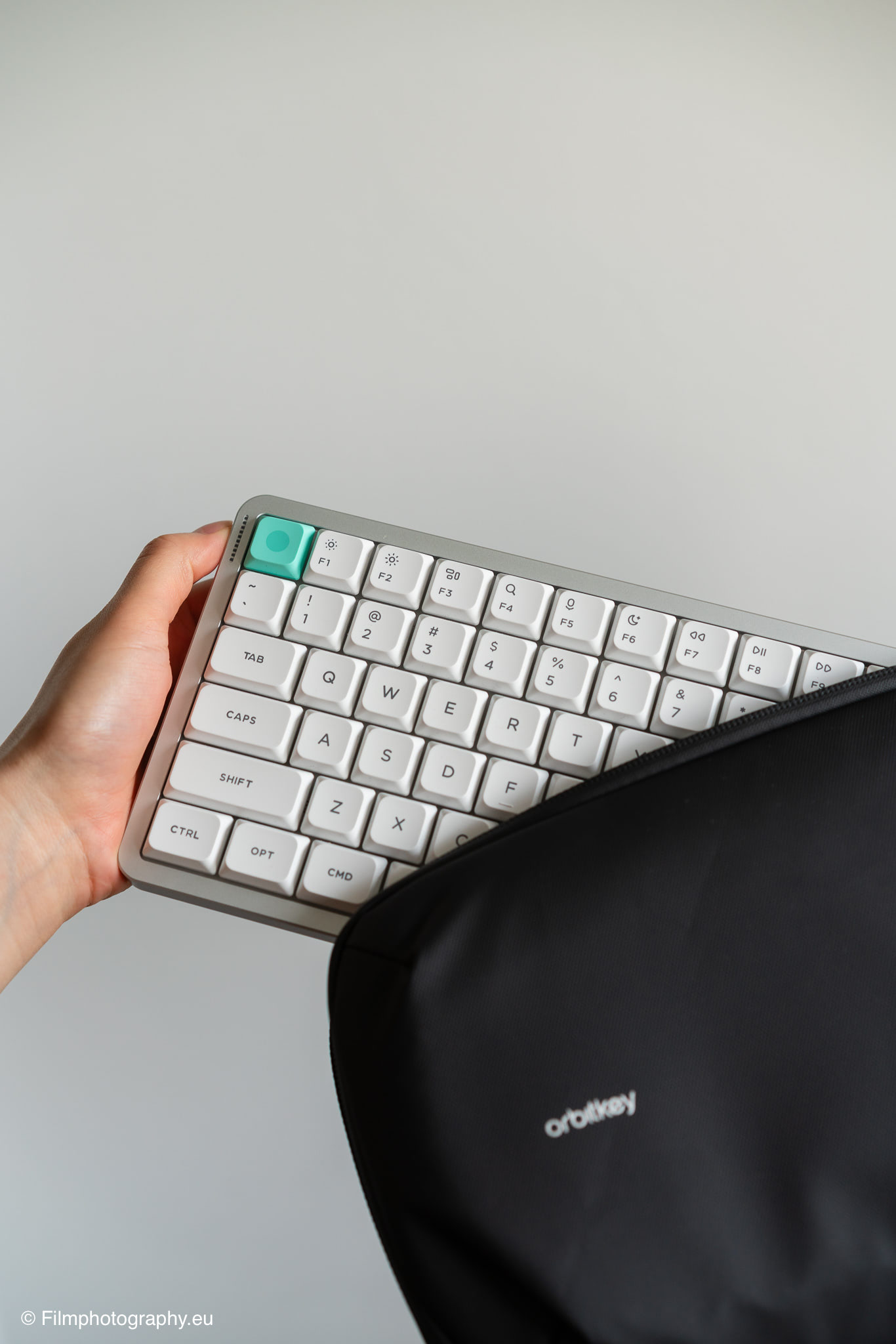 orbitkey-essentials-keyboard-pouch-review-17