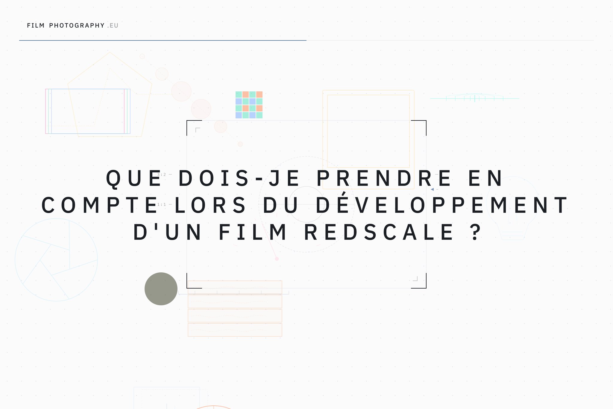 Que dois-je prendre en compte lors du développement d'un film redscale ?