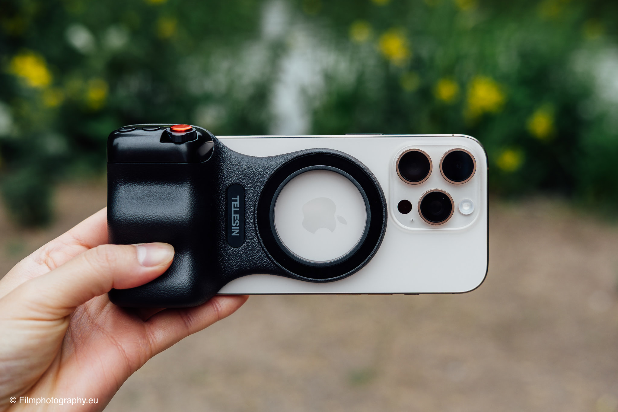telesin-fun-shot-magnetic-grip-2-review-photographer-16