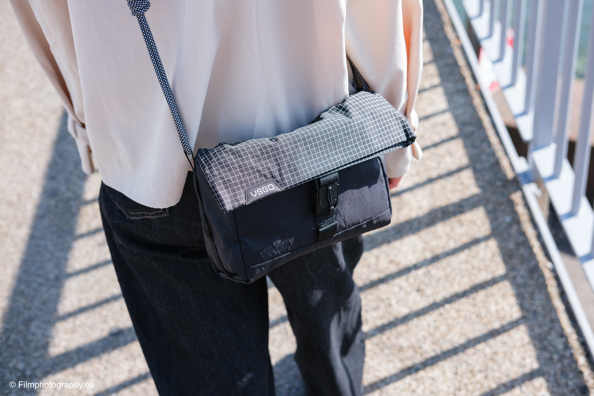 vsgo-black-snipe-urban-series-walk-3l-camera-sling-bag-review-150