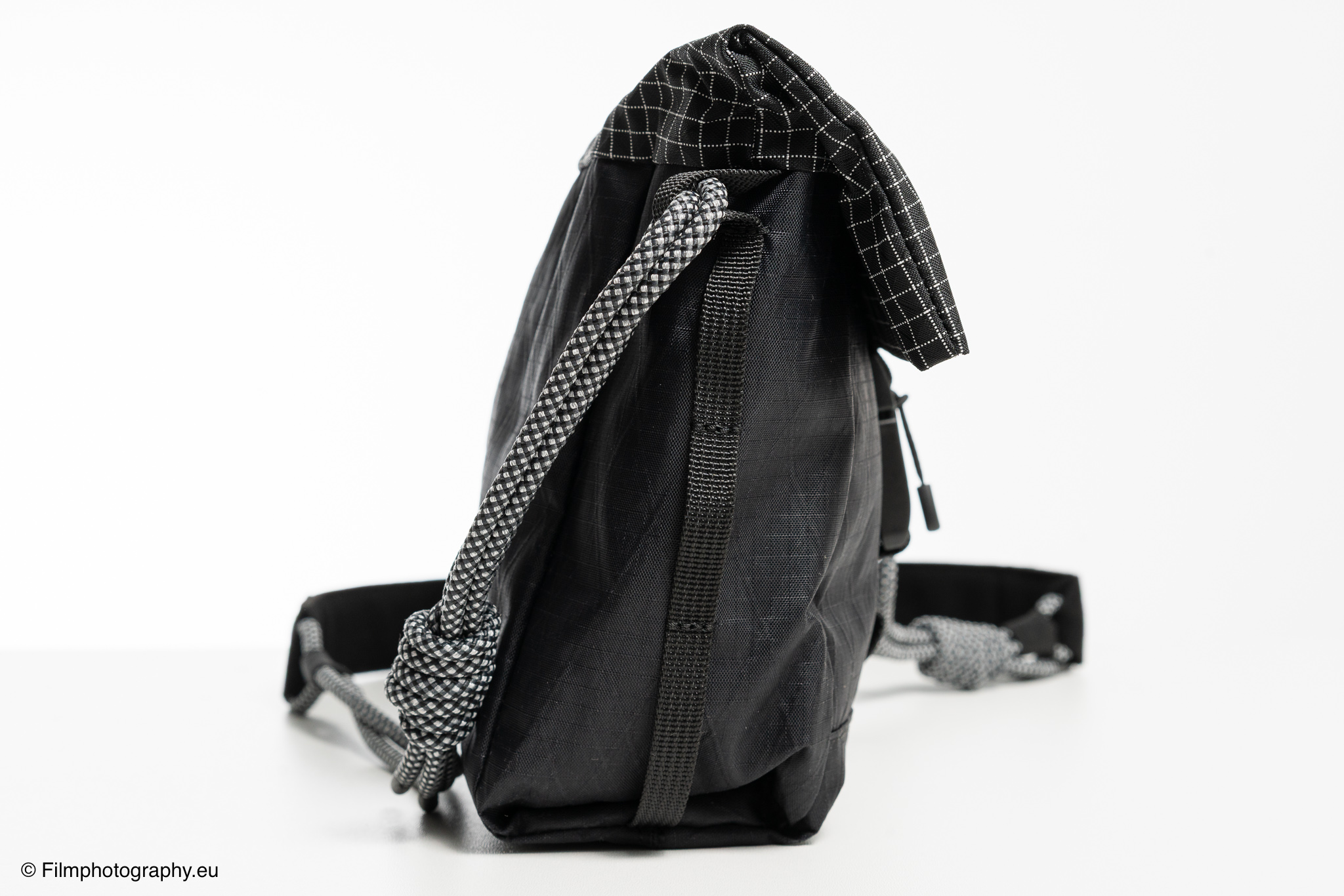 vsgo-black-snipe-urban-series-walk-3l-camera-sling-bag-review-2