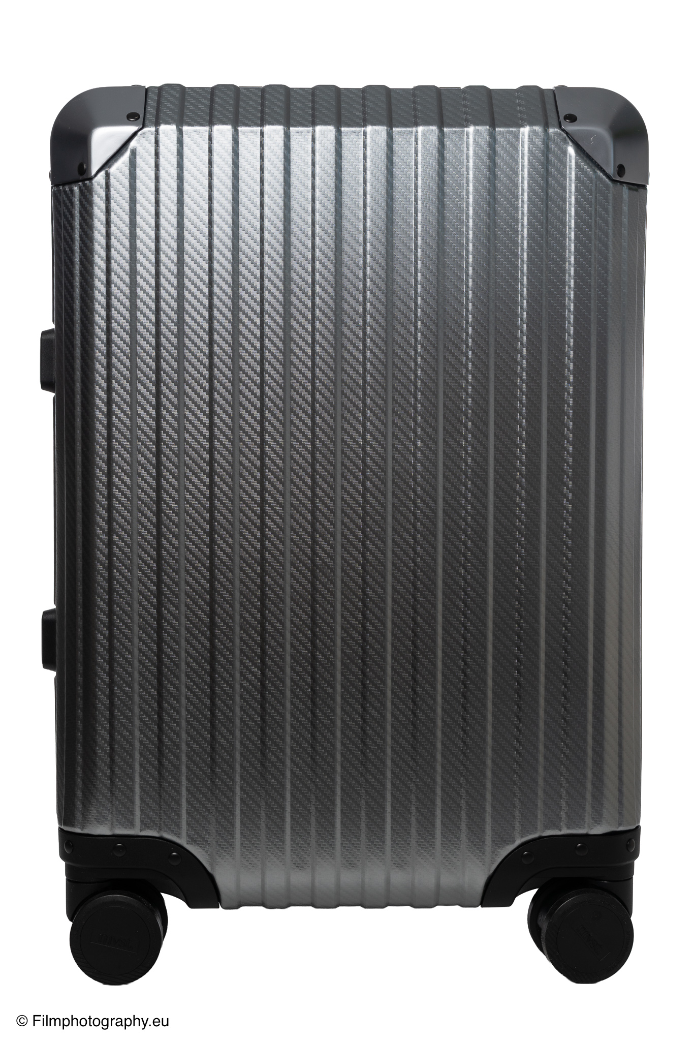 mvst-treva-aluminum-suitcase-gunmetal-review-1