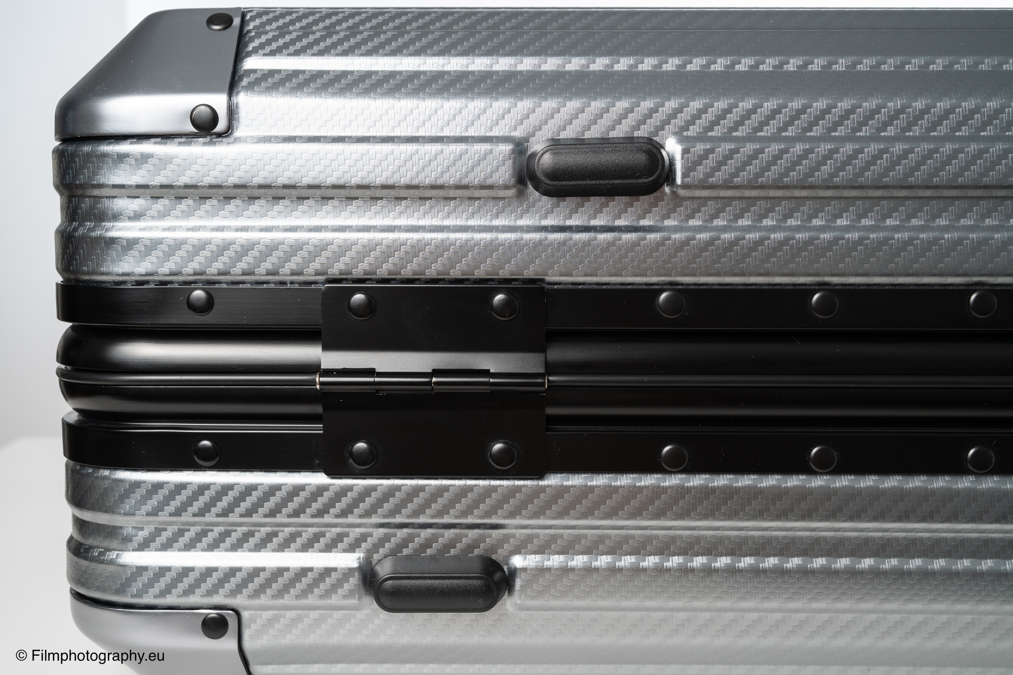 mvst-treva-aluminum-suitcase-gunmetal-review-12
