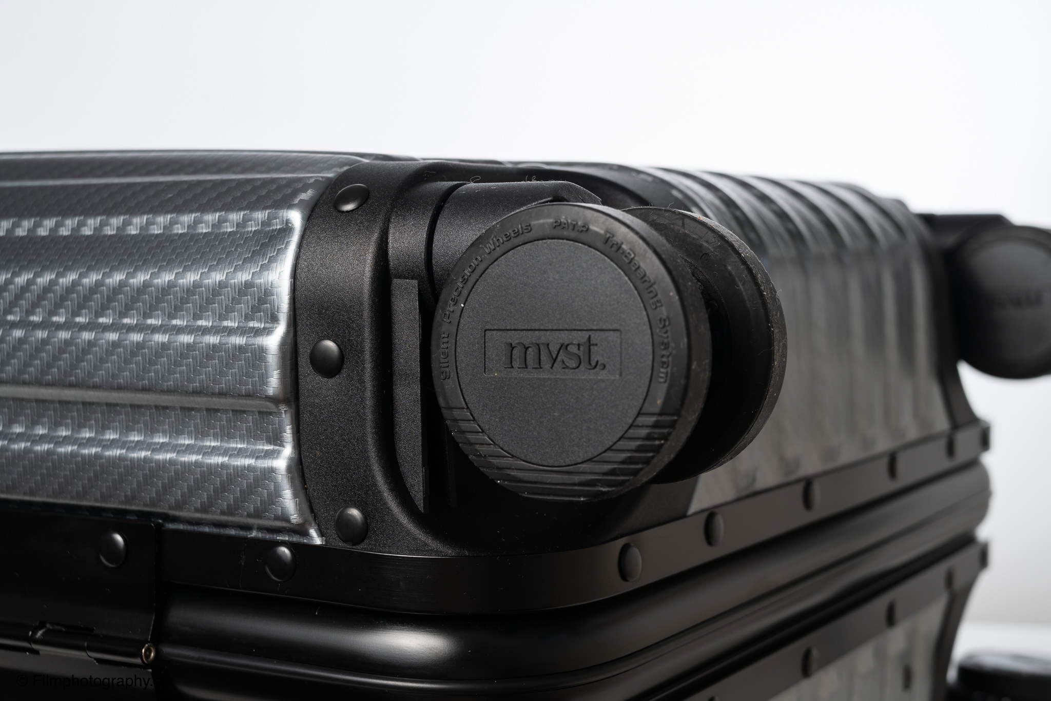 mvst-treva-aluminum-suitcase-gunmetal-review-14