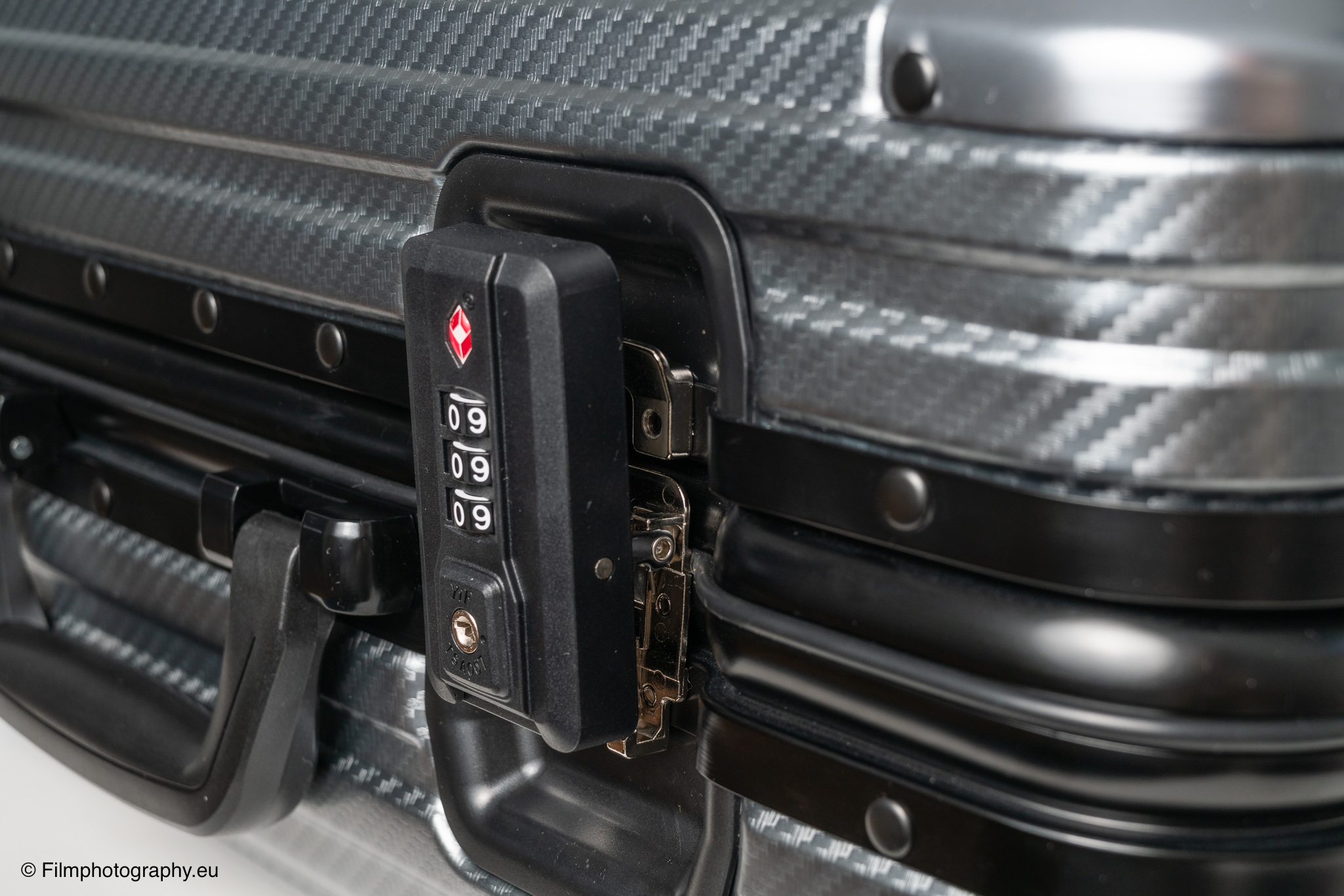 mvst-treva-aluminum-suitcase-gunmetal-review-15