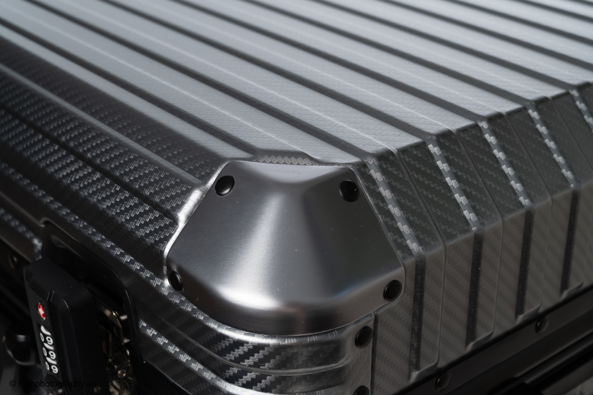 mvst-treva-aluminum-suitcase-gunmetal-review-16